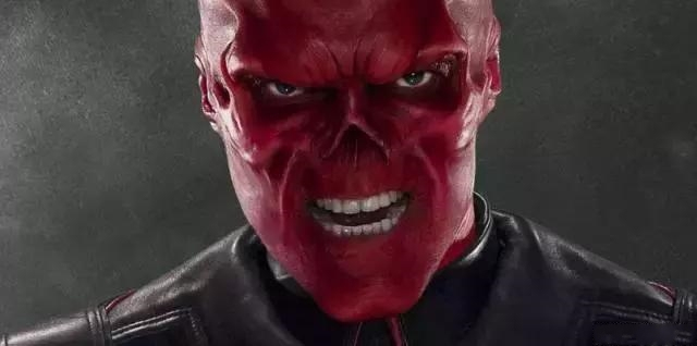 红骷髅的饰演者还是非常出名的,他就是曾经在《黑客帝国》中担任反派