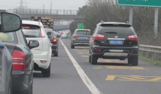 对高速上最“恶心”的行为，交管部门要出手了，网友：早该如此！