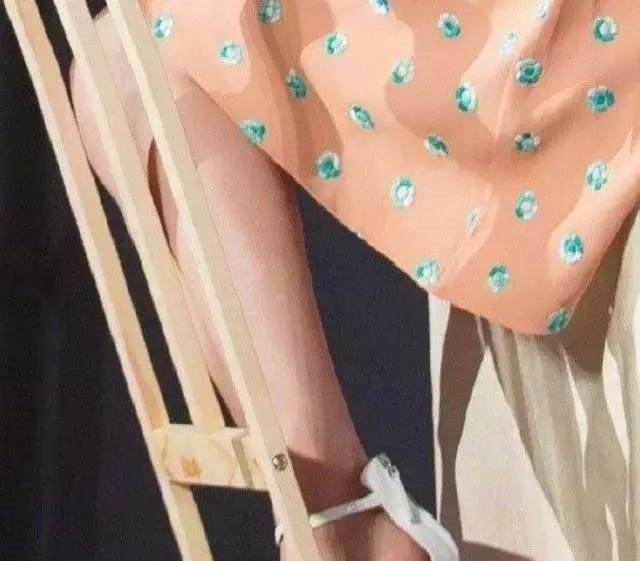 女明星穿高跟鞋，徐璐像在踩高跷，佟丽娅鞋跟都断了还在撑！