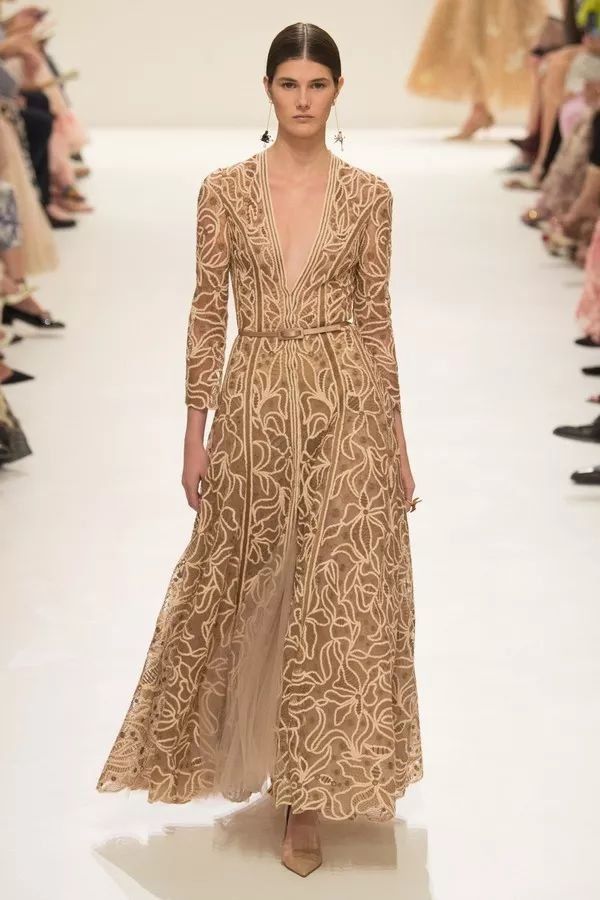 迪奥究竟有什么魔法让景甜如此着迷?