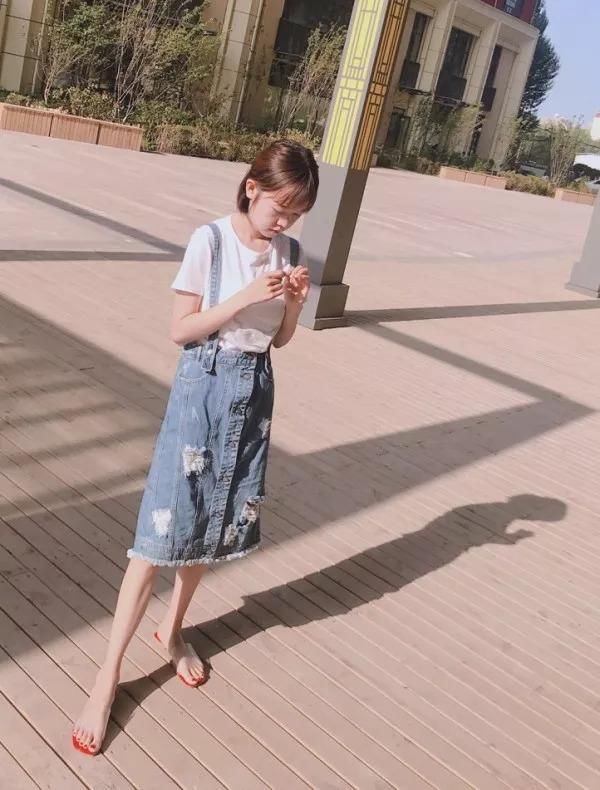 很能打的周慧敏又穿仙女裙，不会老的袁泉用皮衣高级大家一脸！