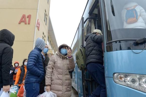  集体：上海34名新冠肺炎患者集体出院 其中有2个孩子