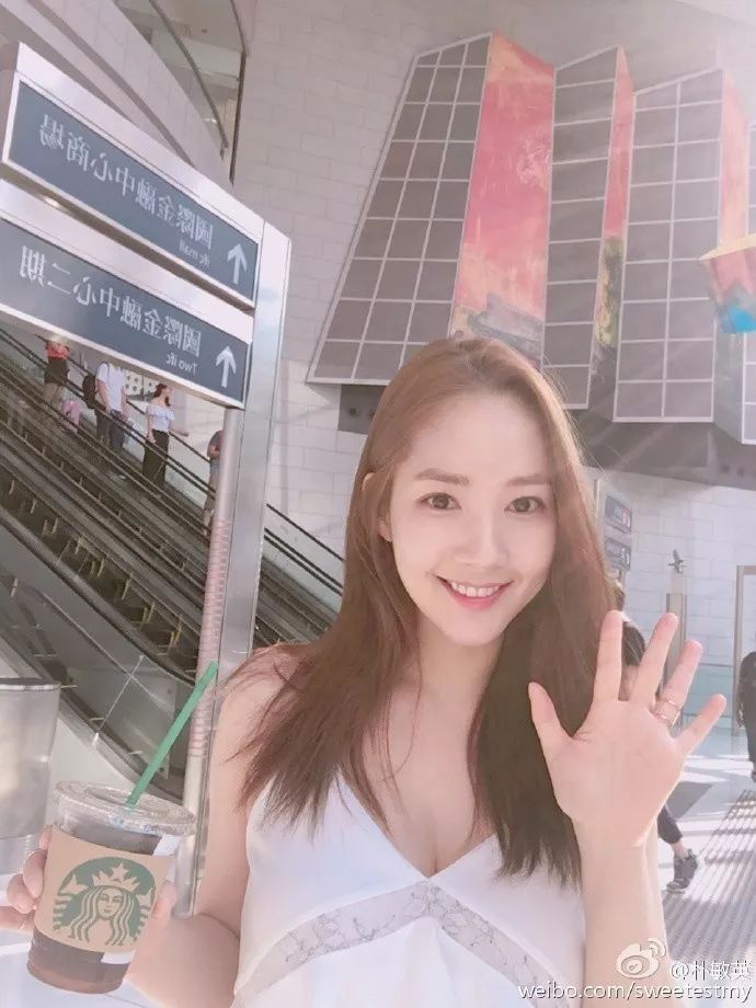 朴敏英到底往脸上打了什么?Q弹的水光肌让人目不转睛!