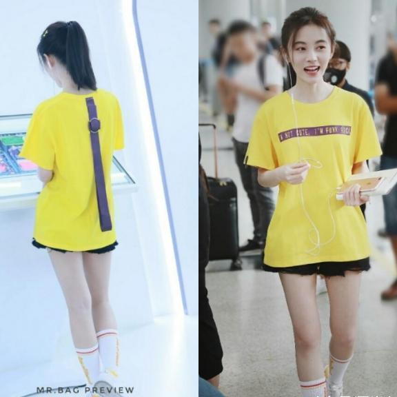 鞠婧祎机场终于穿长裤了, 简单白T牛仔裤, 78斤“秒变”88斤