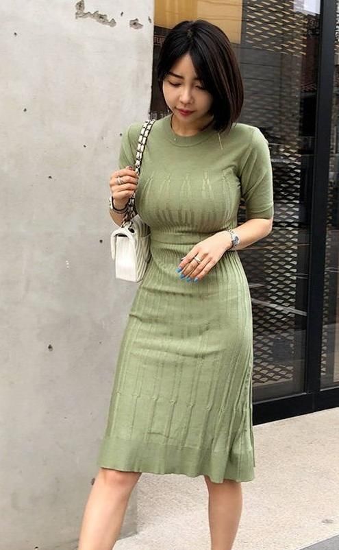 这套衣服是棉制的裙子的颜色,即使织物的衣服