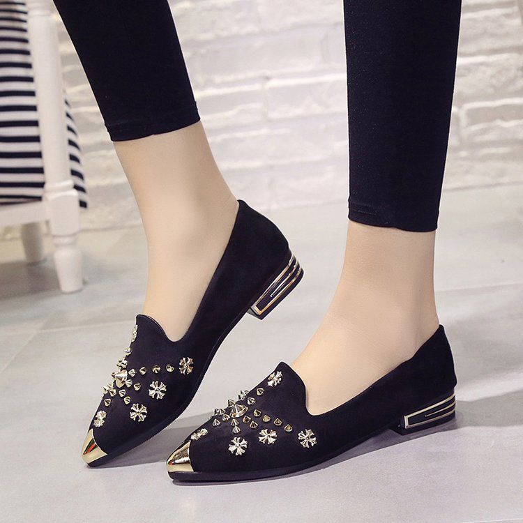 有一种鞋:叫平底单鞋，比高跟鞋舒服，比休闲鞋好看，舒适又洋气