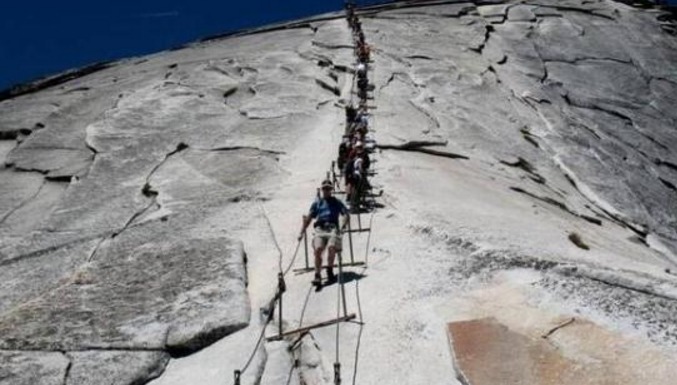 世界上最“腿软”的景区，恐高症的游客望而兴叹