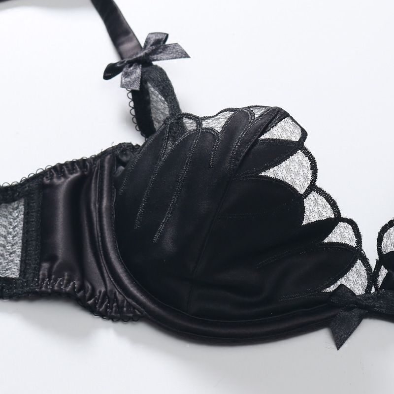 做为男人你给她买过文胸吗?透透的诱惑，没什么“大”不了