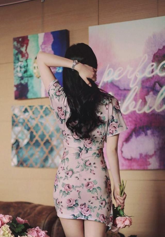 喜欢打扮的女人，看上去不会太平淡，包臀裙很衬气质