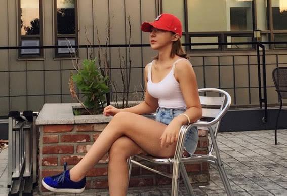 没有颜值靠身材, 健身女孩用臀围90cm来证明!