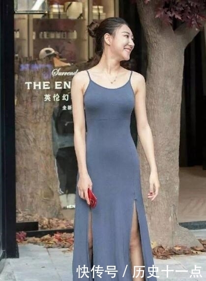 穿衣:美女街拍小姐姐自信的穿衣风格,成功吸引我的注意,你爱吗