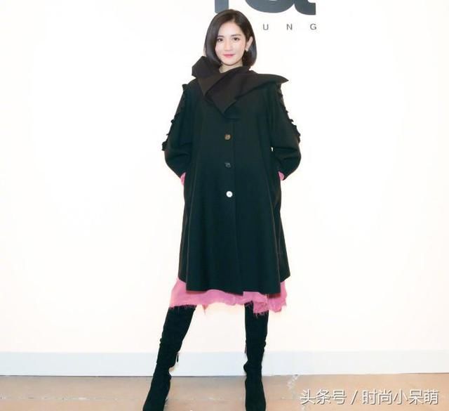 37岁谢娜难得穿一次8千块裙子，却让小腿毁了全身，网友：堪忧啊