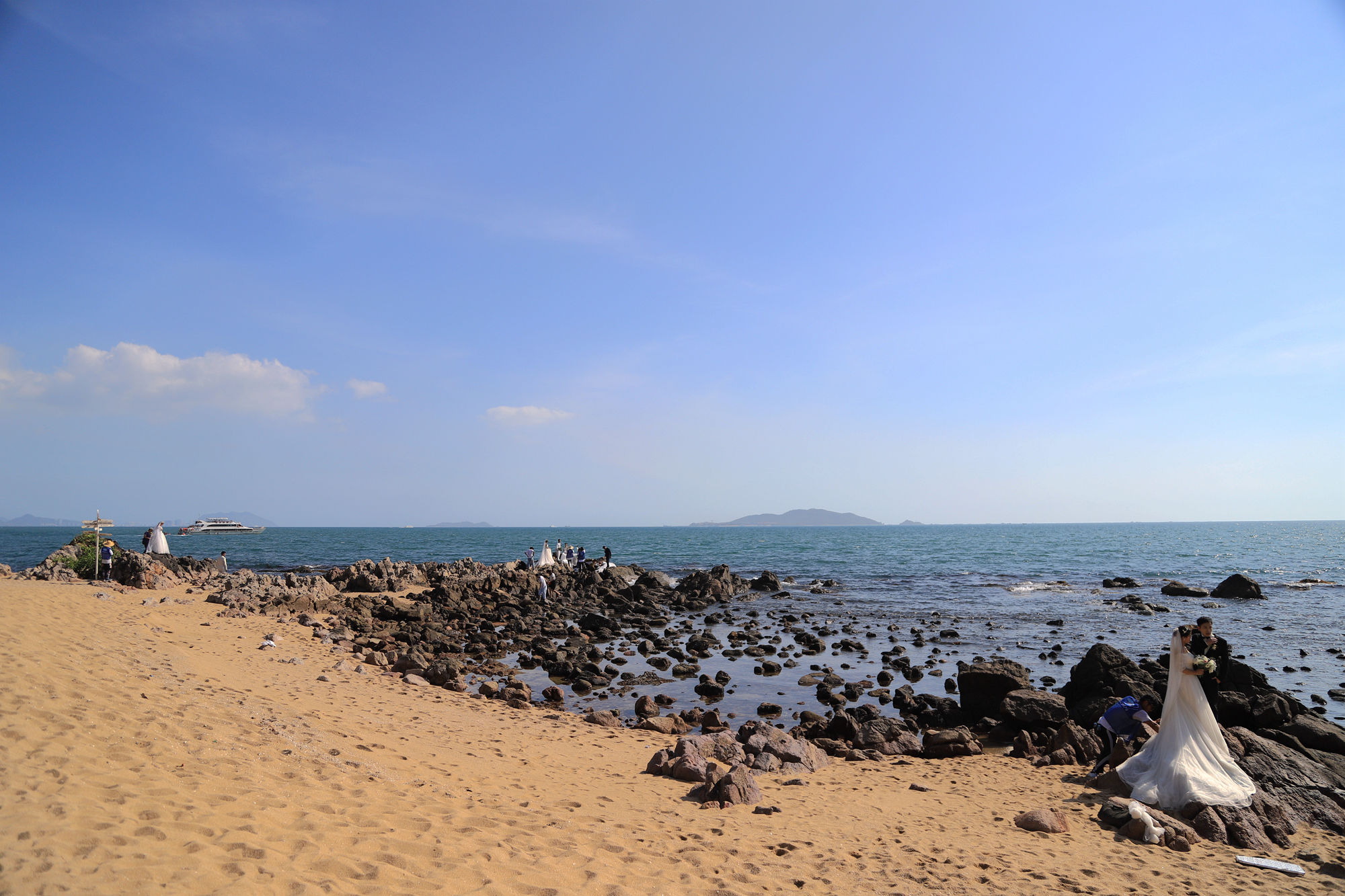 【遇上一座城】请到天涯海角来，一起去看比基尼大长腿的三亚微游