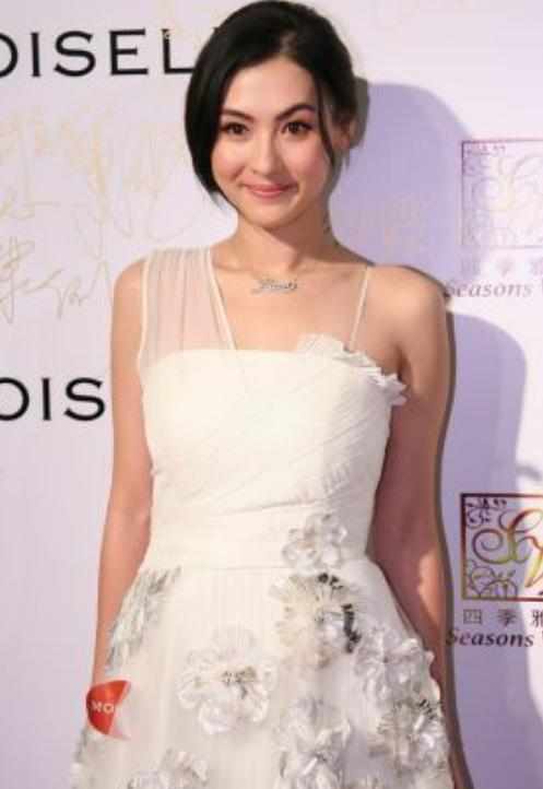 张柏芝风韵犹存,穿烂大街的裙子都能美翻,普通人无人能驾驭