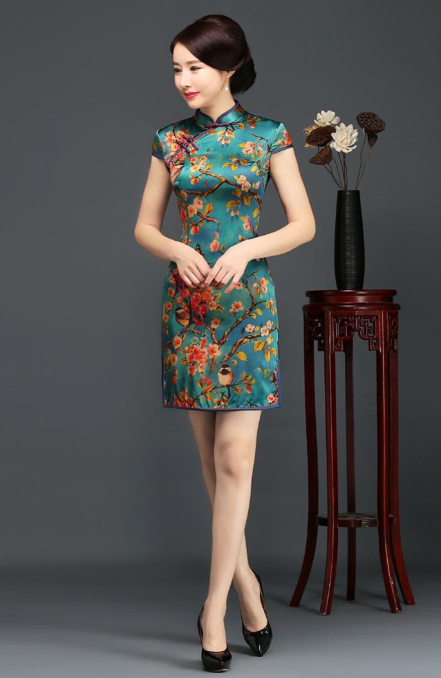 穿旗袍的美女，精致性感有气质!