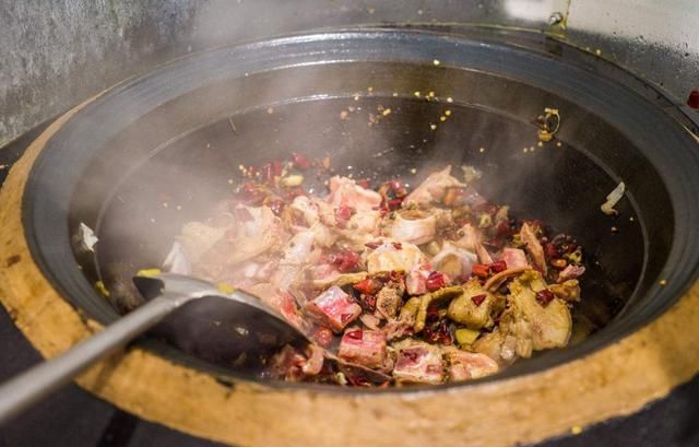  更换|限制煤炭取暖，国家补贴更换天然气，农民却不买账，这是为