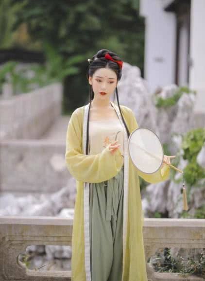  『款褙子』汉服科普：宋制褙子如何搭配春夏装，与明制披风有何不同？