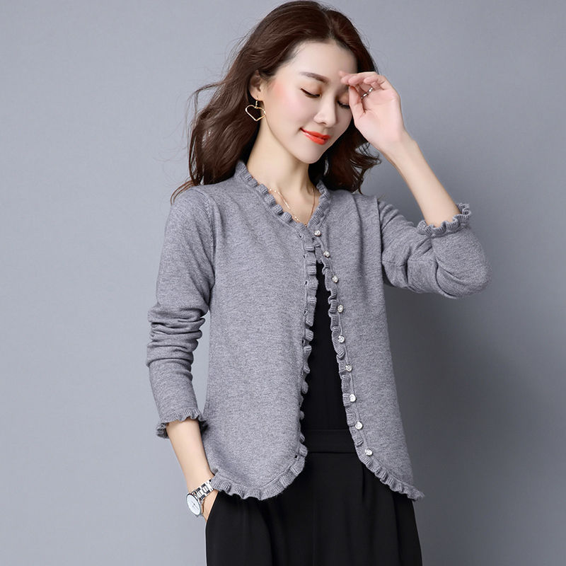 70后女人尽量少穿风衣!入秋流行简约名媛小衫，有气质又上档次