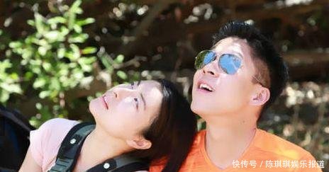 郭晶晶低调回娘家，素颜与路人合影，全身加起来还不到一千块