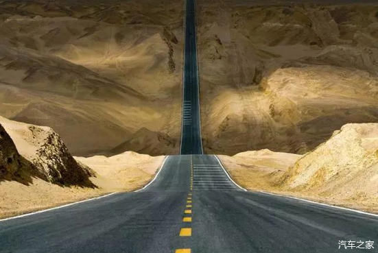 万里西游川甘青新第16天穿越大柴旦盐碱荒漠无人区游水上雅丹