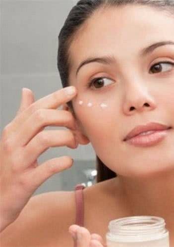  「眼妆」为什么自己画眼妆显脏，而明星化眼妆这么显干净？原因在这里