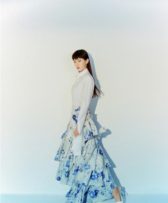 唐嫣自己剪的新发型?锯齿刘海土爆了，网友:一般人根本驾驭不了