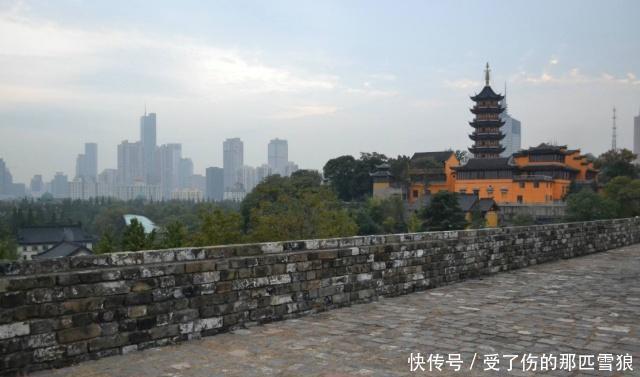 明明■明明没有水泥,为何明城墙600年还能坚不可摧看看砖头下面