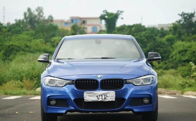  『汽车』这款宝马320I，城市里拉风座驾，也可以去周边小游