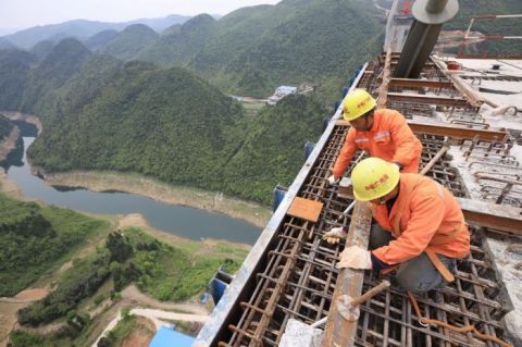  『顺利』视窗 | 贵州遵余高速湘江大桥建设进展顺利