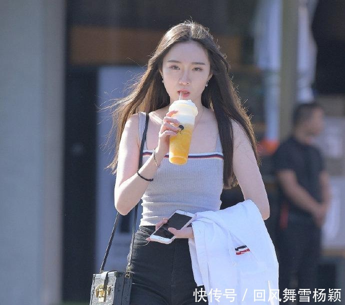  吊带■短裤搭配吊带上衣，夏日穿搭的好选择，清凉感觉让人不得不爱