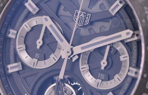  [系列]“赛车场上的黑色旋风” 品鉴泰格豪雅卡莱拉系列碳纤维陀飞轮幻影腕表