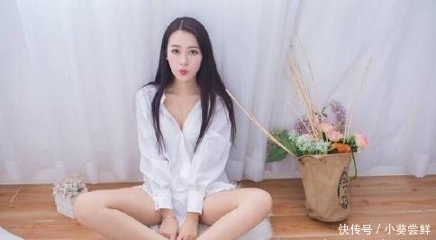 #穿出#一件简单的白衬衣,既能穿出慵懒又能穿出性感