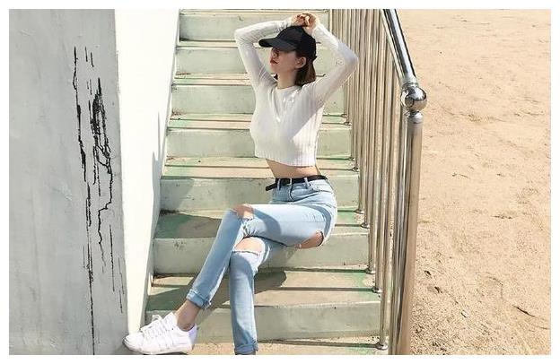 独特魅力的牛仔裤美女，尽显柔美气息，韵味十足！