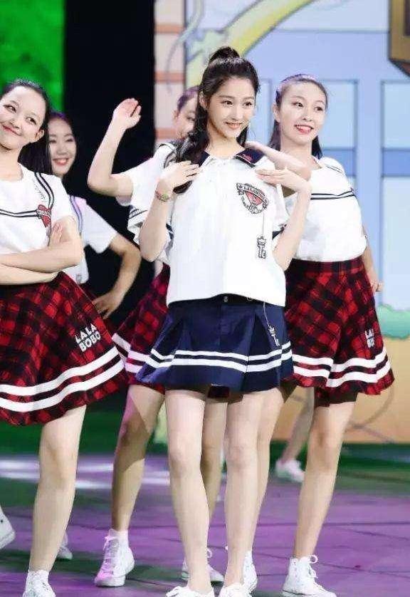 关晓彤胖出新高度！20岁的年龄32的脸，网友：她的花期也太短了吧