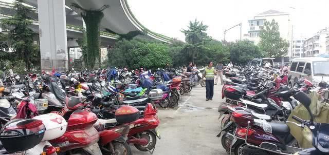 中国唯一人口破3千万的城市，遍地摩托，被称为摩托车之都