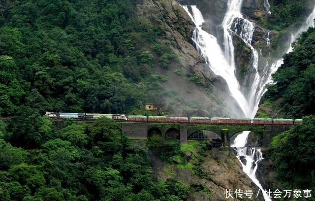 全球三大恐怖铁路:一半车身在悬崖外,常有被瀑布和海水淹没危险