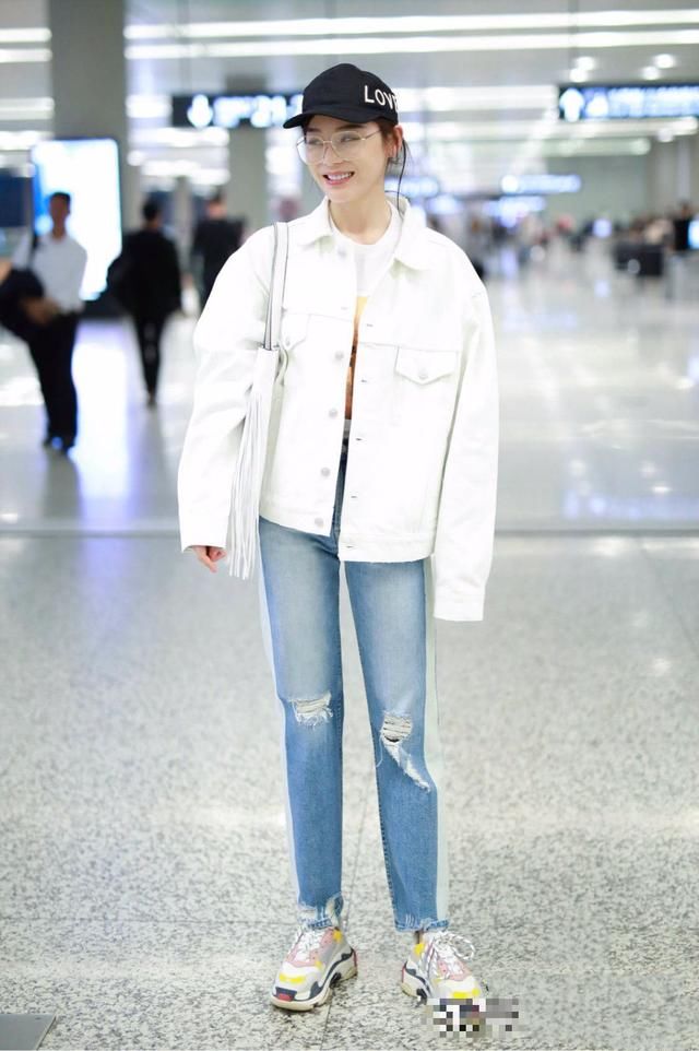 这么穿真显瘦!网友:袁姗姗的“犀牛鞋”，今年必火!