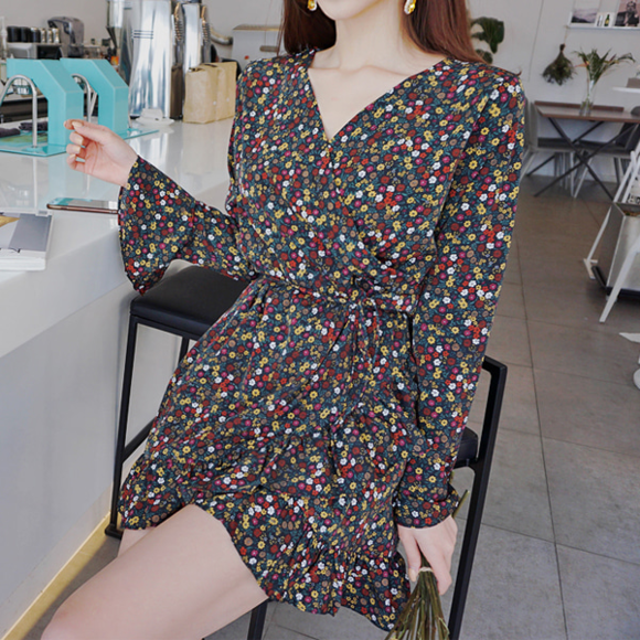 女神孙允珠,光曦星辰朦胧小碎花文艺衣裙