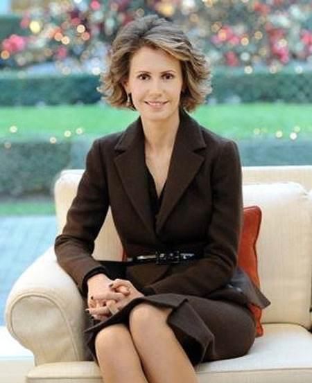 各国第一夫人坐姿:梅拉尼娅双腿倾斜性感，图四西方古典美的女人