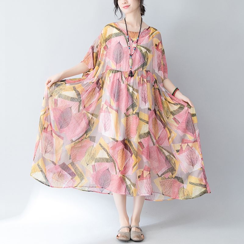 身材丰满的女人，多穿下面这裙子，举手投足充满女神范