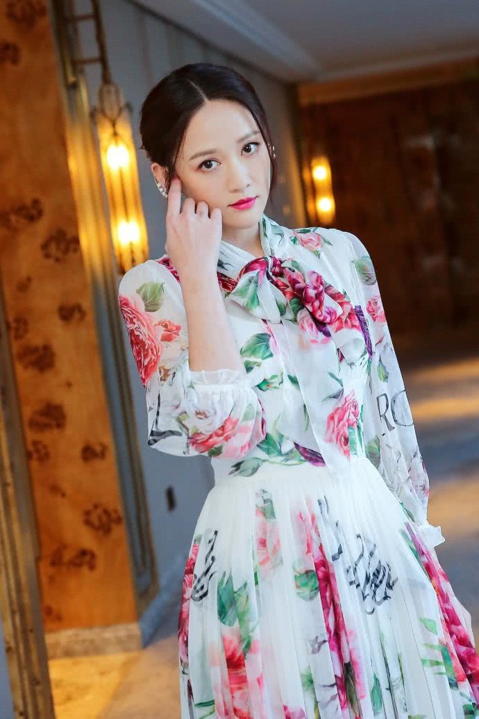 陈乔恩只不过换了个发型，梳成了中分发型，网友:真有38岁?