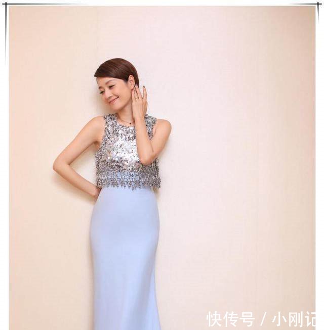 看了马伊琍的礼服裙，再看看姚笛，真的想对文章说一句好福气！