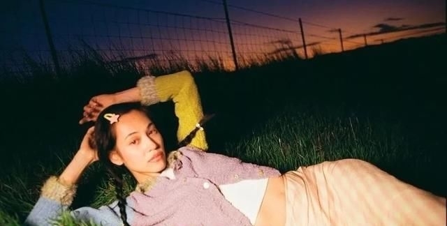  碎花：“东洋好肉体”水原希子登台，一身碎花裙可爱俏皮，国宝女孩