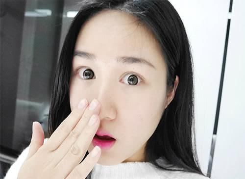 脸上毛孔里“堆满”了螨虫,皮肤会有3反常,2方法拎出来