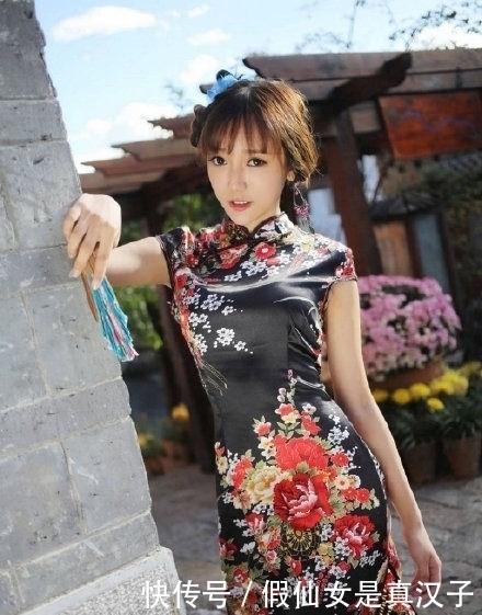 #演绎#旗袍才是真正时尚的衣服,看看美女的旗袍演绎,处处亮点!