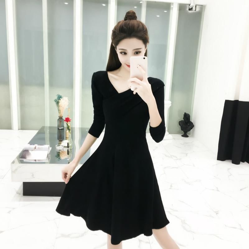 洋气好看的针织裙，修身又显瘦还特别时尚，上身彰显独特魅力