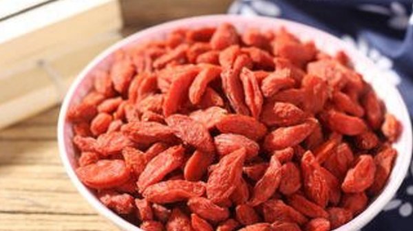  『皮肤』“穷人的阿胶”被发现,大姨当成早饭吃,补血养颜,40岁不显老