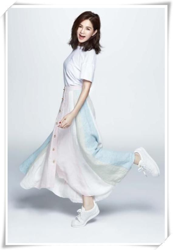 当Ella穿衬衫配牛仔裤，网友直呼：男友力爆棚！还是那个假小子！