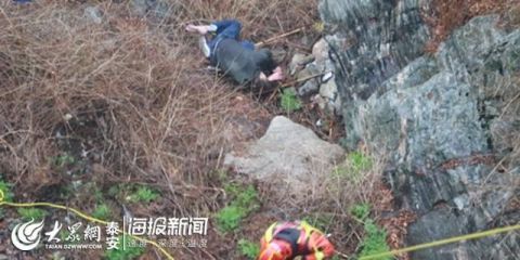 惊险!泰山上有人跌下悬崖!身上多处摔伤,意识不清... 大雾中,