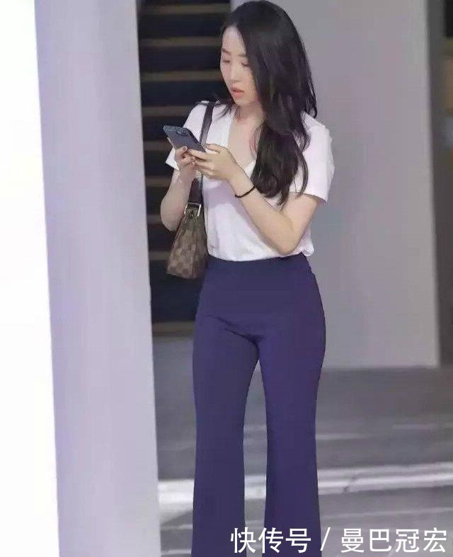  「美女」腿型修长的打底裤美女，笔直的站着，线条美简直了！